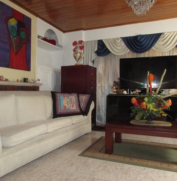 Casa De Huespedes Shalom Victoria Pensionat Bogotá Eksteriør billede