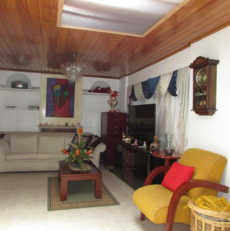 Casa De Huespedes Shalom Victoria Pensionat Bogotá Eksteriør billede